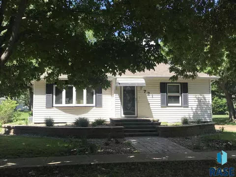 721 S Dewald St, Freeman, SD 57029 photo 1