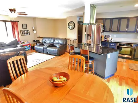 4516 S Glenview Rd, Sioux Falls, SD 57103 photo 2