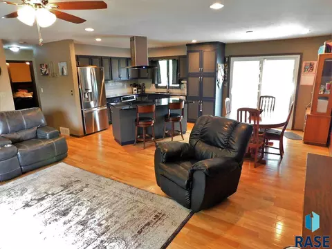 4516 S Glenview Rd, Sioux Falls, SD 57103 photo 4
