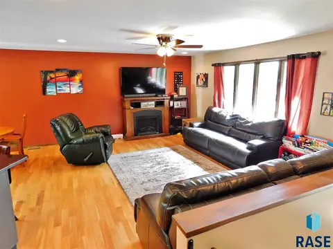 4516 S Glenview Rd, Sioux Falls, SD 57103 photo 3