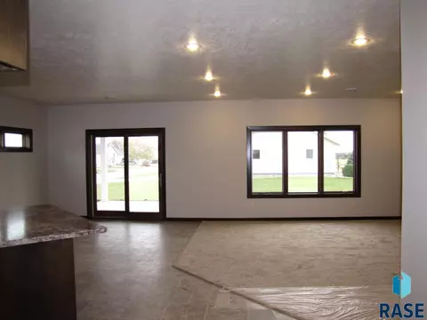 304 E 6th St, Hills, MN 56138 photo 23