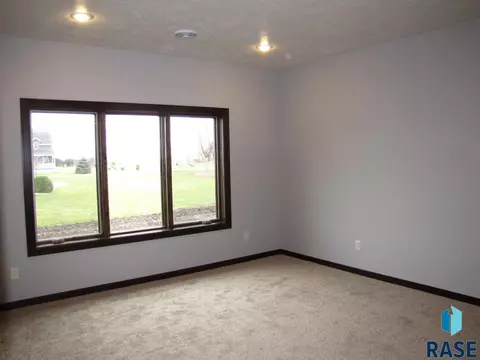 304 E 6th St, Hills, MN 56138 photo 28