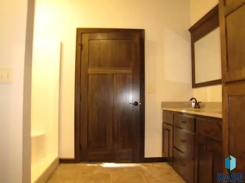 304 E 6th St, Hills, MN 56138 photo 33