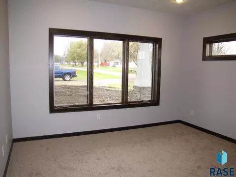 304 E 6th St, Hills, MN 56138 photo 17
