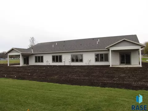 304 E 6th St, Hills, MN 56138 photo 6