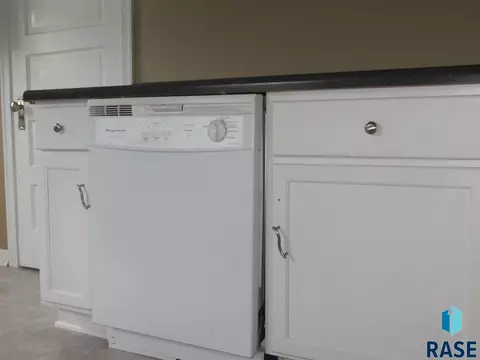 204 E 3rd St, Dell Rapids, SD 57022 photo 6