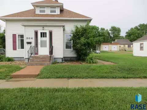 204 E 3rd St, Dell Rapids, SD 57022 photo 1