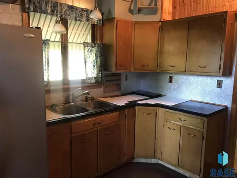 520 E 2nd St, Freeman, SD 57029 photo 7
