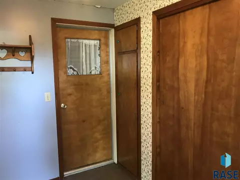 520 E 2nd St, Freeman, SD 57029 photo 6
