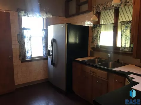 520 E 2nd St, Freeman, SD 57029 photo 9