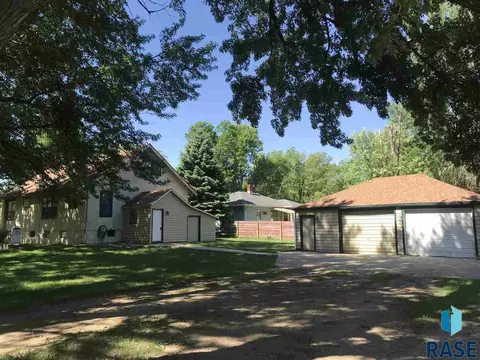 520 E 2nd St, Freeman, SD 57029 photo 4