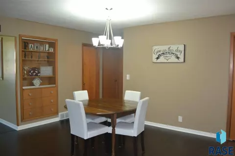 183 E 2nd St, Parker, SD 57053 photo 3
