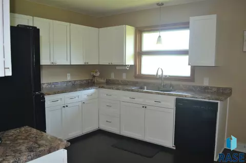 183 E 2nd St, Parker, SD 57053 photo 4