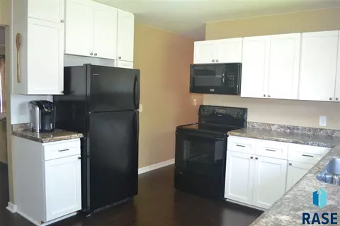 183 E 2nd St, Parker, SD 57053 photo 5