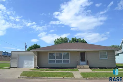 183 E 2nd St, Parker, SD 57053 photo 1