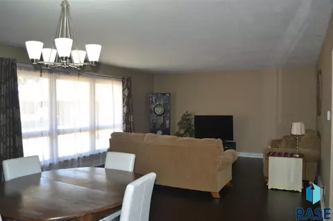 183 E 2nd St, Parker, SD 57053 photo 2