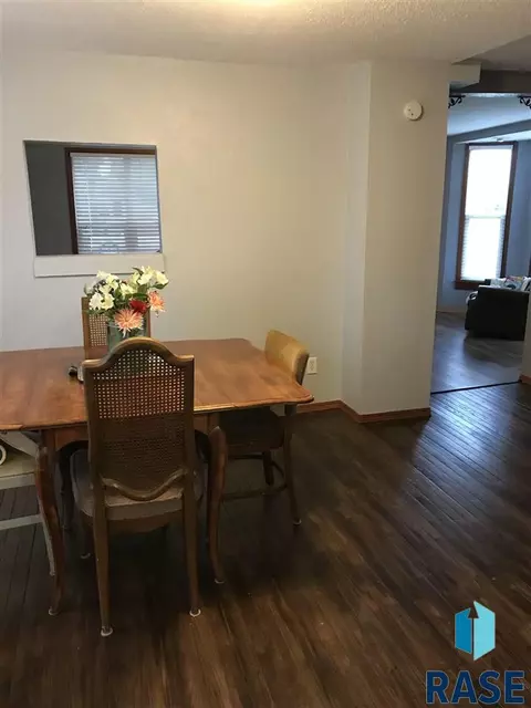 121 S Blanche Ave, Madison, SD 57042 photo 15