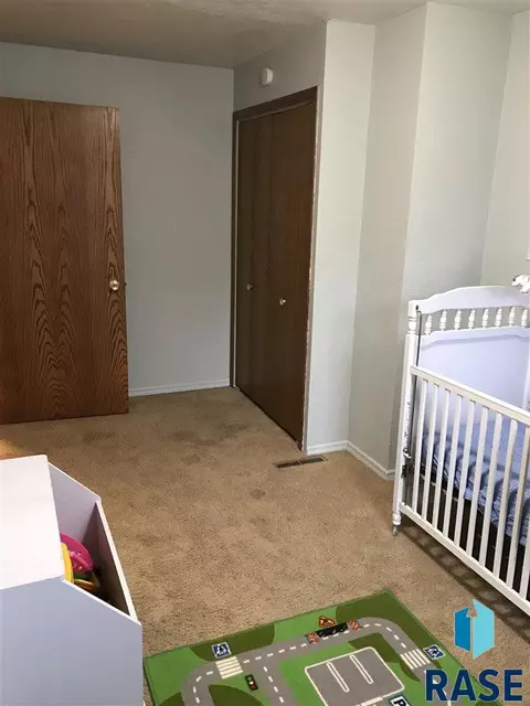 121 S Blanche Ave, Madison, SD 57042 photo 27