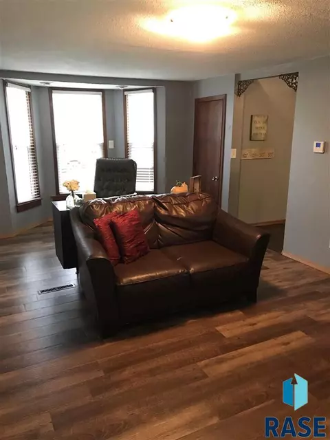 121 S Blanche Ave, Madison, SD 57042 photo 16