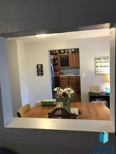 121 S Blanche Ave, Madison, SD 57042 photo 13