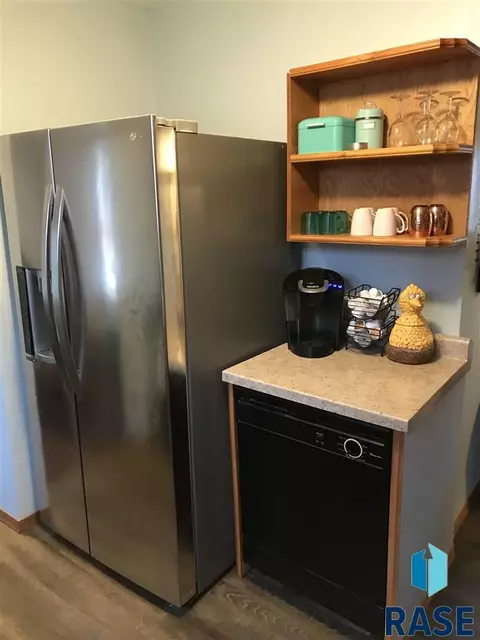 121 S Blanche Ave, Madison, SD 57042 photo 9