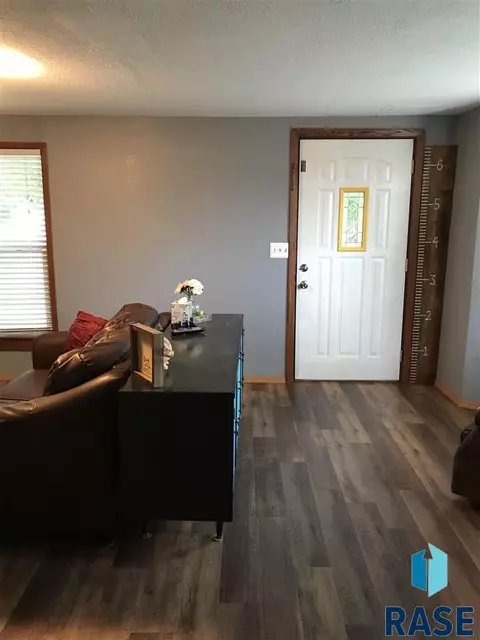 121 S Blanche Ave, Madison, SD 57042 photo 18
