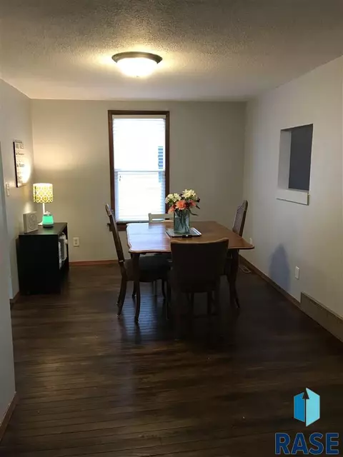 121 S Blanche Ave, Madison, SD 57042 photo 14