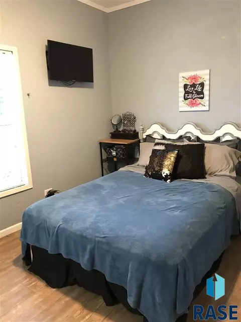 121 S Blanche Ave, Madison, SD 57042 photo 6