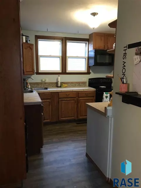 121 S Blanche Ave, Madison, SD 57042 photo 11