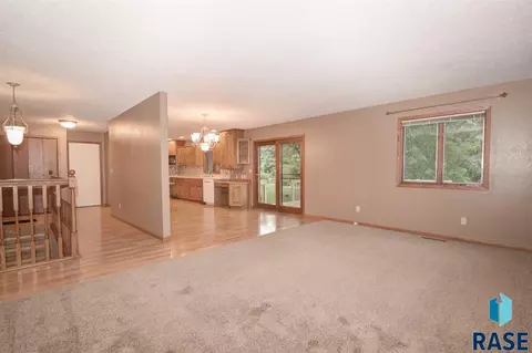 1608 E Cedar St, Brandon, SD 57005 photo 6