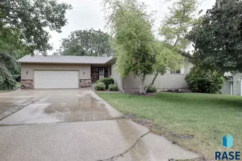 1608 E Cedar St, Brandon, SD 57005 photo 1