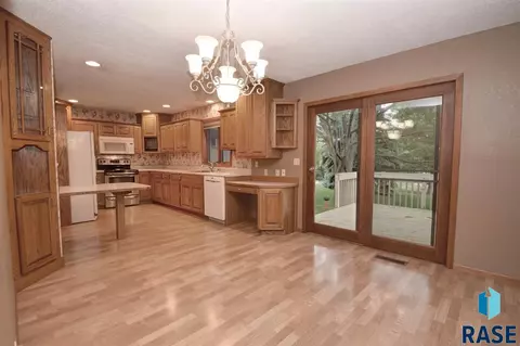 1608 E Cedar St, Brandon, SD 57005 photo 8