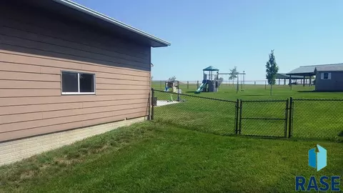 511 Caitlin Ave, Baltic, SD 57003 photo 19