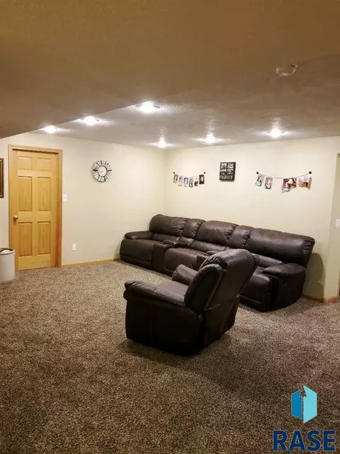 511 Caitlin Ave, Baltic, SD 57003 photo 10