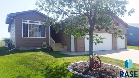 511 Caitlin Ave, Baltic, SD 57003 photo 1