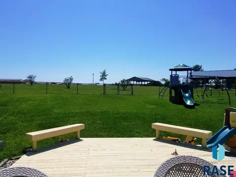 511 Caitlin Ave, Baltic, SD 57003 photo 3
