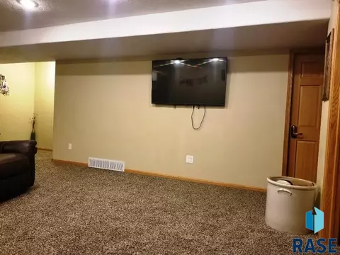 511 Caitlin Ave, Baltic, SD 57003 photo 11