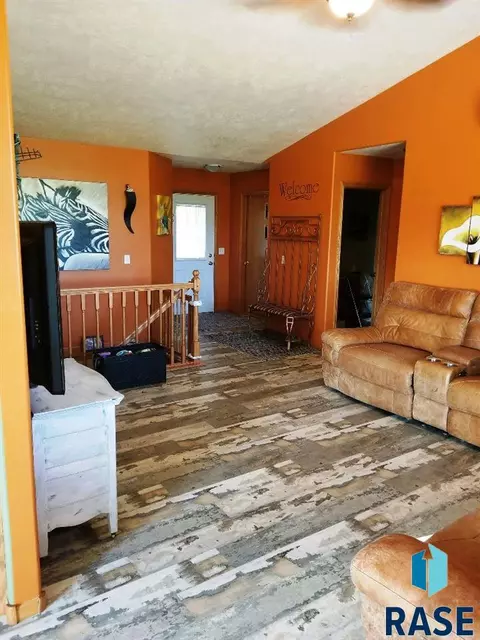 511 Caitlin Ave, Baltic, SD 57003 photo 4