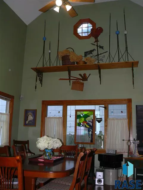 219 N Spring Ave, Sioux Falls, SD 57104 photo 7
