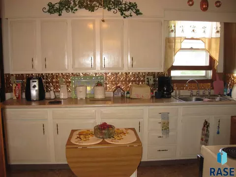 300 E 2nd St, Colton, SD 57018 photo 11