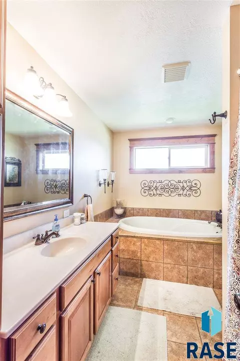 720 Pheasant Cir, Tea, SD 57064 photo 16