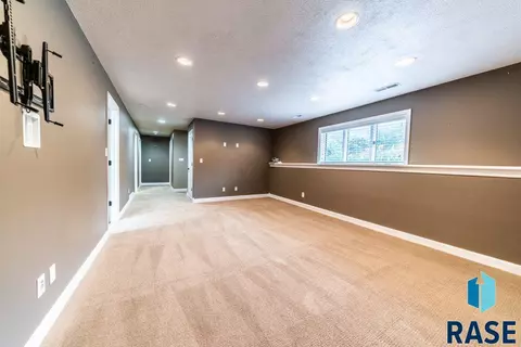 305 E Aspen Dr, Sioux Falls, SD 57105 photo 14