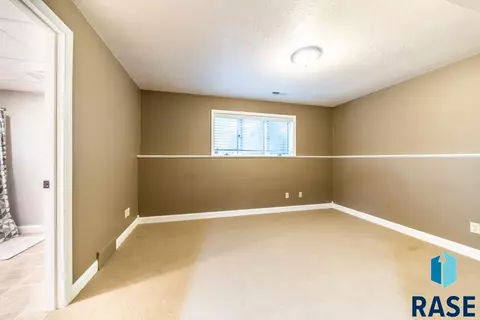 305 E Aspen Dr, Sioux Falls, SD 57105 photo 18