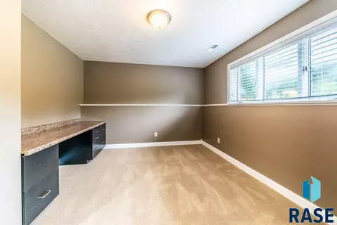 305 E Aspen Dr, Sioux Falls, SD 57105 photo 16