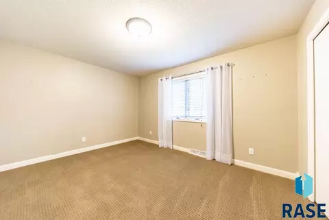 305 E Aspen Dr, Sioux Falls, SD 57105 photo 10
