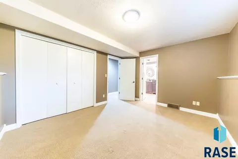 305 E Aspen Dr, Sioux Falls, SD 57105 photo 17