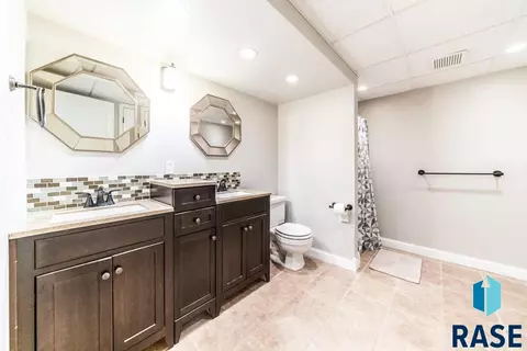 305 E Aspen Dr, Sioux Falls, SD 57105 photo 15