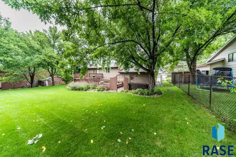 305 E Aspen Dr, Sioux Falls, SD 57105 photo 22