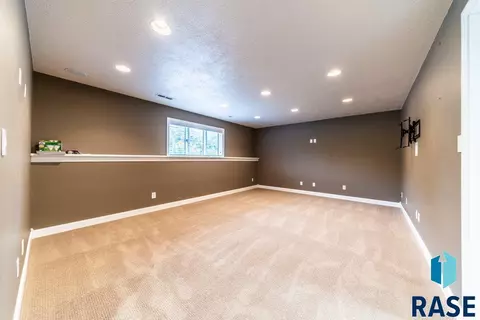 305 E Aspen Dr, Sioux Falls, SD 57105 photo 12
