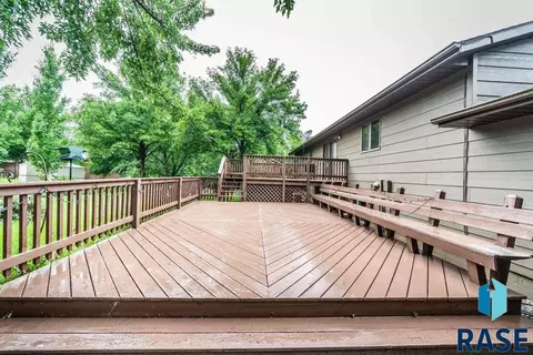 305 E Aspen Dr, Sioux Falls, SD 57105 photo 23